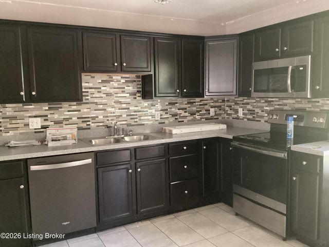 8313 Roseborough Rd, Louisville, KY 40228