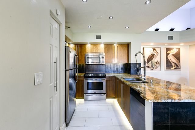 157 Yacht Club Way 310, Hypoluxo, FL 33462