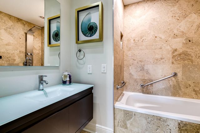 157 Yacht Club Way 310, Hypoluxo, FL 33462