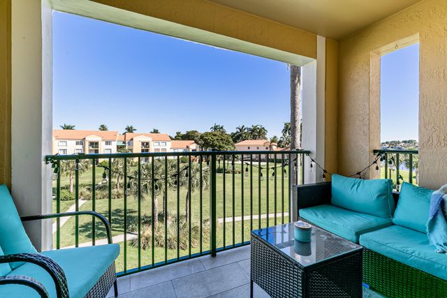 157 Yacht Club Way 310, Hypoluxo, FL 33462