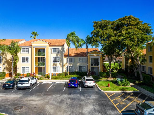 157 Yacht Club Way 310, Hypoluxo, FL 33462