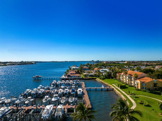 157 Yacht Club Way 310, Hypoluxo, FL 33462