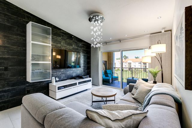 157 Yacht Club Way 310, Hypoluxo, FL 33462