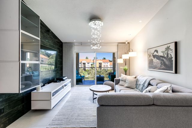 157 Yacht Club Way 310, Hypoluxo, FL 33462