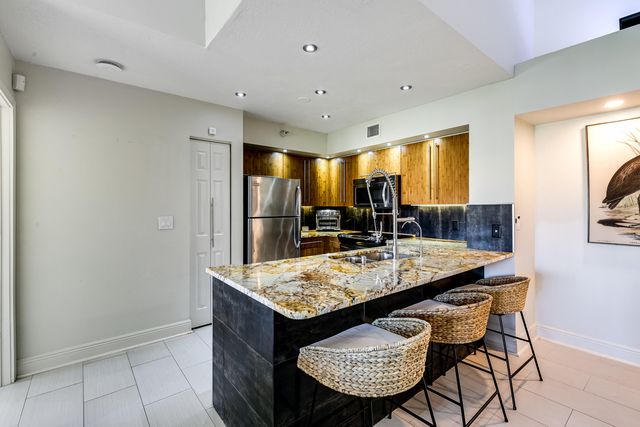 157 Yacht Club Way 310, Hypoluxo, FL 33462