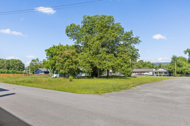 1008 Mcfarland Avenue, Rossville, GA 30741