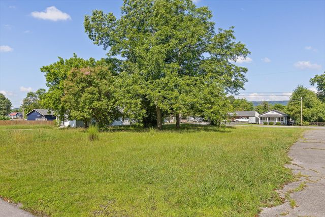1008 Mcfarland Avenue, Rossville, GA 30741