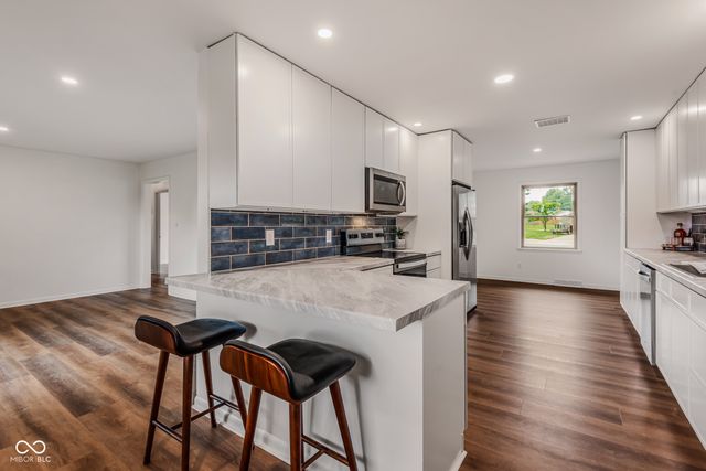 4515 W Mission Court, Columbus, IN 47203