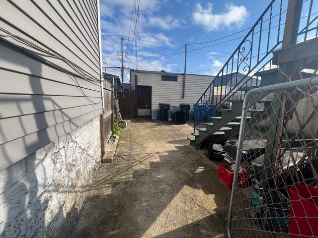 2111 W 50th Place, Chicago, IL 60609