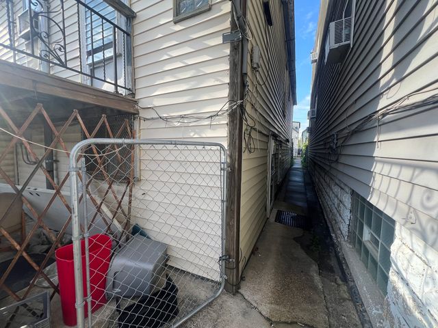 2111 W 50th Place, Chicago, IL 60609