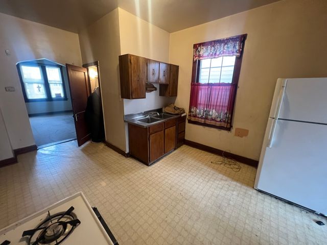 2111 W 50th Place, Chicago, IL 60609