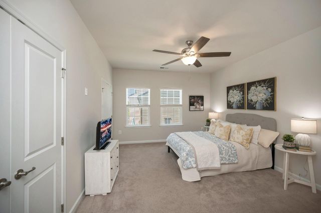 1103 RAMPART DR, Fredericksburg, VA 22401