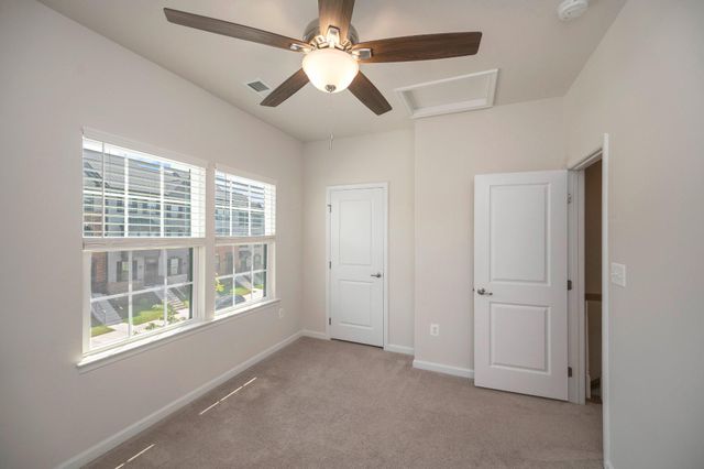 1103 RAMPART DR, Fredericksburg, VA 22401