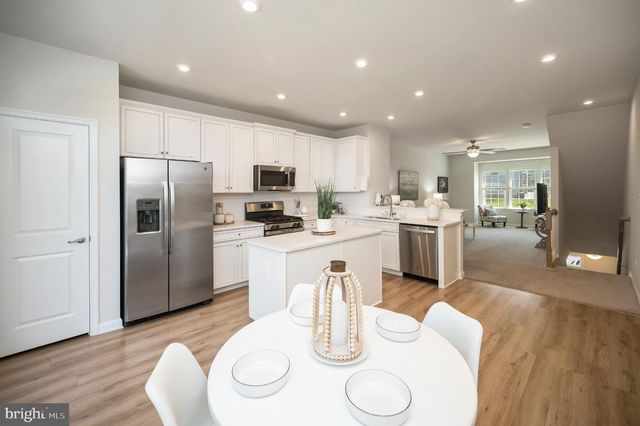1103 RAMPART DR, Fredericksburg, VA 22401