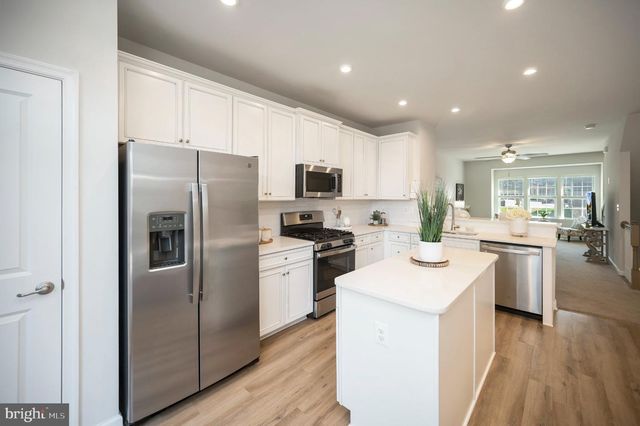 1103 RAMPART DR, Fredericksburg, VA 22401