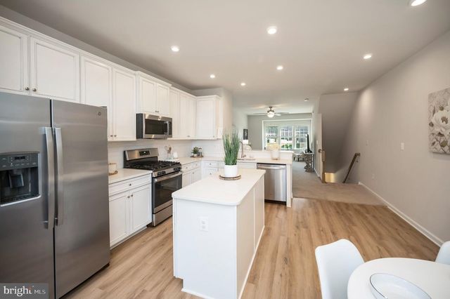 1103 RAMPART DR, Fredericksburg, VA 22401