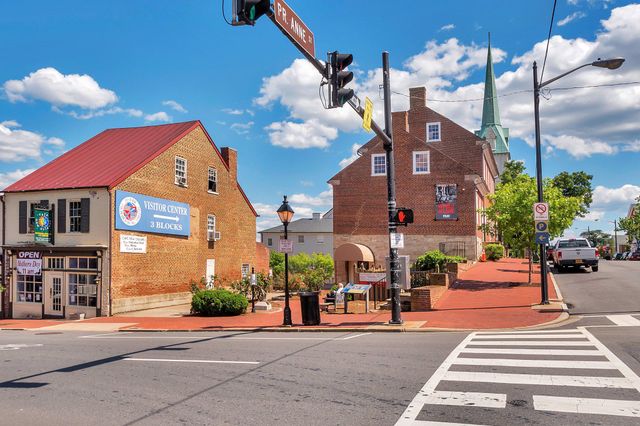 1103 RAMPART DR, Fredericksburg, VA 22401