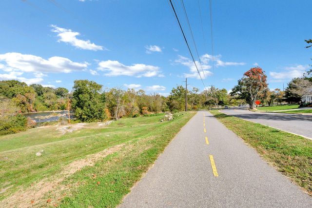 1103 RAMPART DR, Fredericksburg, VA 22401