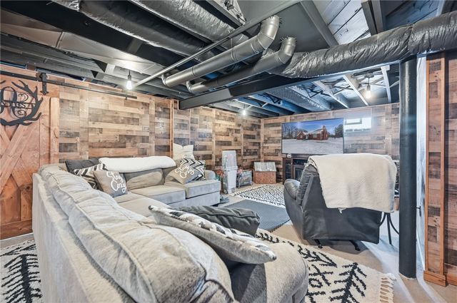 7376 Sharon Mercer Rd, Lackawannock Twp, PA 16137