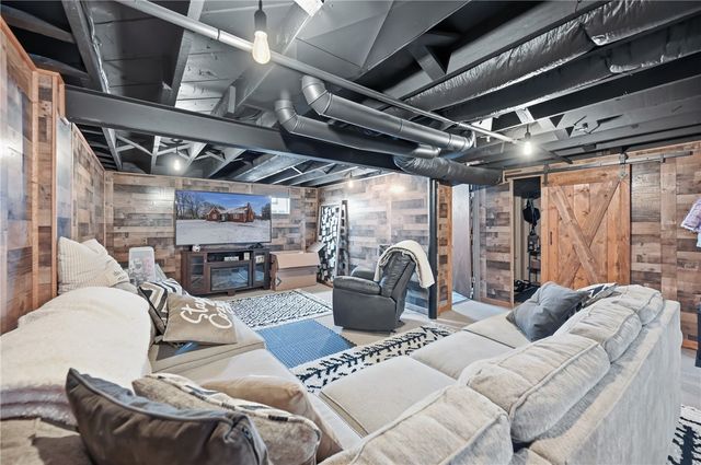 7376 Sharon Mercer Rd, Lackawannock Twp, PA 16137