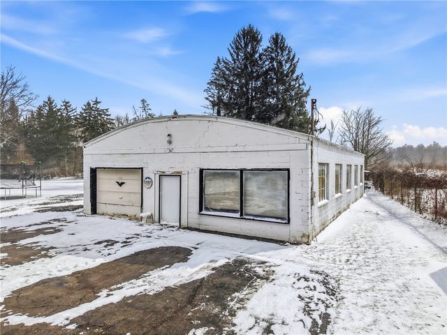 7376 Sharon Mercer Rd, Lackawannock Twp, PA 16137