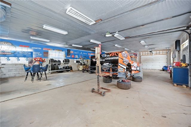 7376 Sharon Mercer Rd, Lackawannock Twp, PA 16137