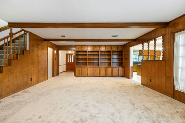902 Castle Hill Trail, Houston, TX 77339