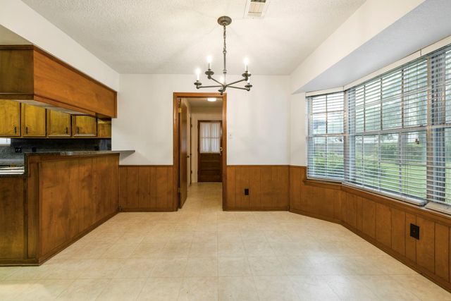 902 Castle Hill Trail, Houston, TX 77339