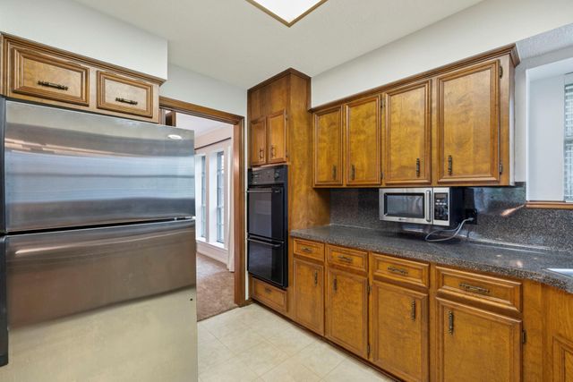 902 Castle Hill Trail, Houston, TX 77339