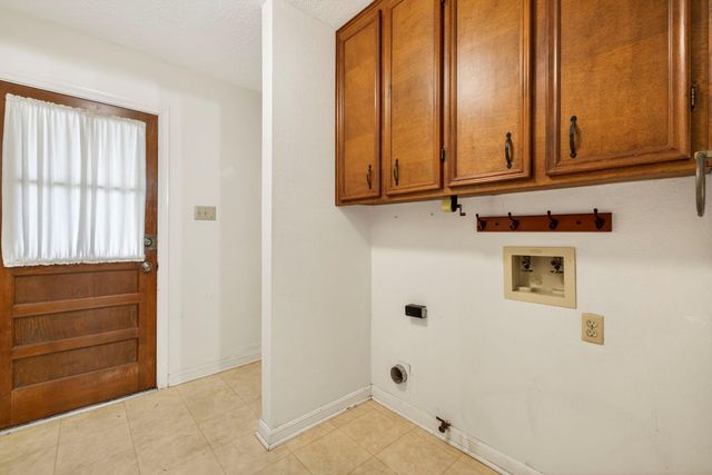 902 Castle Hill Trail, Houston, TX 77339
