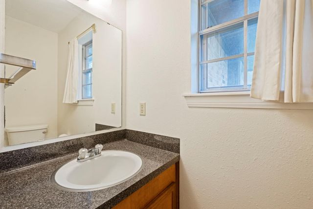 902 Castle Hill Trail, Houston, TX 77339