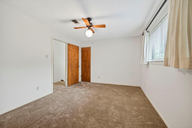 902 Castle Hill Trail, Houston, TX 77339