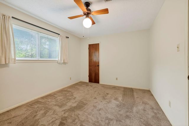 902 Castle Hill Trail, Houston, TX 77339