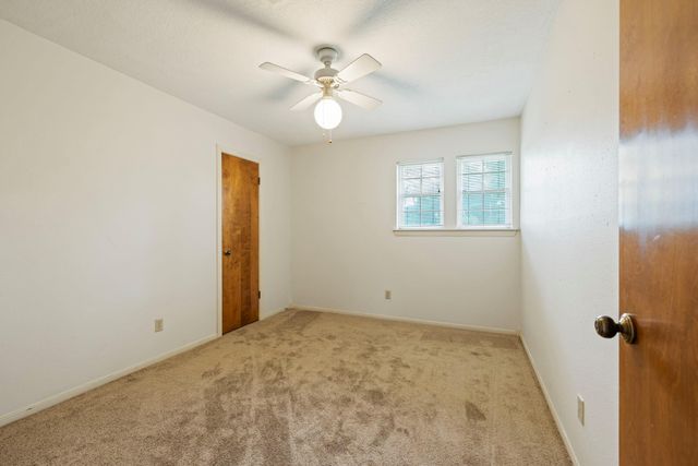 902 Castle Hill Trail, Houston, TX 77339