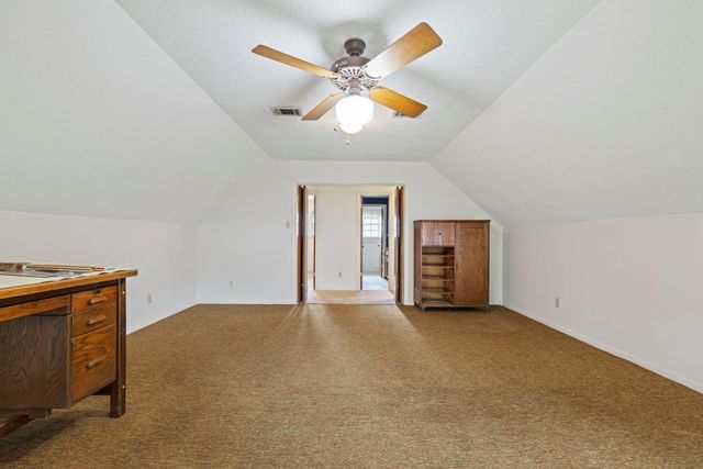 902 Castle Hill Trail, Houston, TX 77339