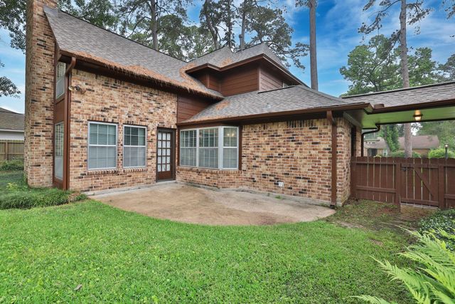 902 Castle Hill Trail, Houston, TX 77339
