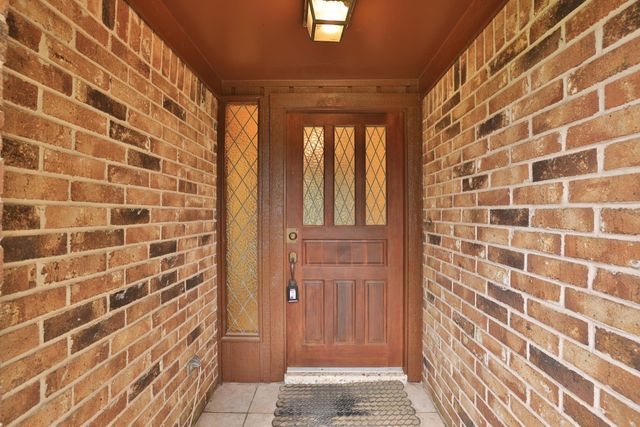 902 Castle Hill Trail, Houston, TX 77339