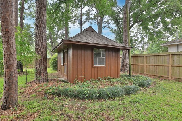 902 Castle Hill Trail, Houston, TX 77339