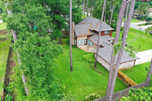 902 Castle Hill Trail, Houston, TX 77339