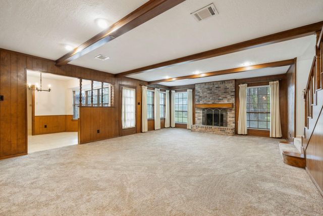 902 Castle Hill Trail, Houston, TX 77339