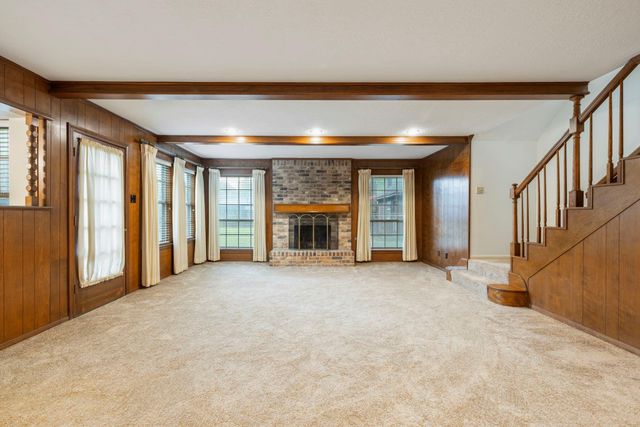902 Castle Hill Trail, Houston, TX 77339