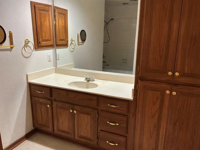 53 W Shore Drive, Arcadia, OK 73007