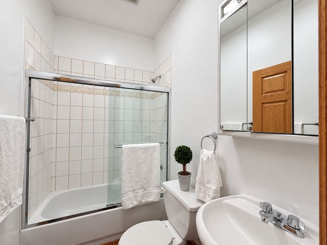 4825 S Prairie Avenue 4, Chicago, IL 60615