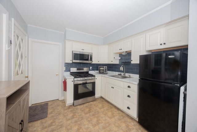 2-4 Long Point Rd, Lakeville, MA 02347