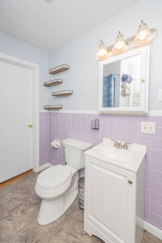 2-4 Long Point Rd, Lakeville, MA 02347