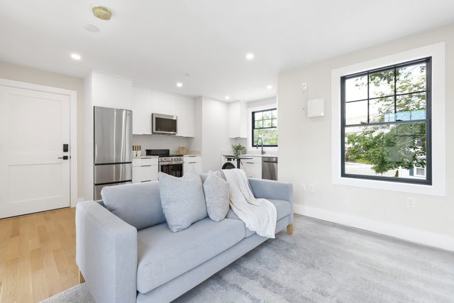 43 Crafts St 2, Newton, MA 02458