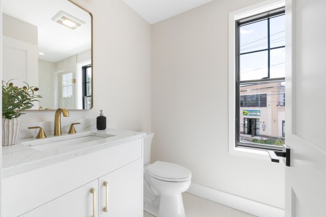 43 Crafts St 2, Newton, MA 02458