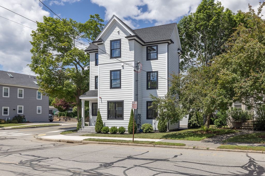 43 Crafts St 2, Newton, MA 02458