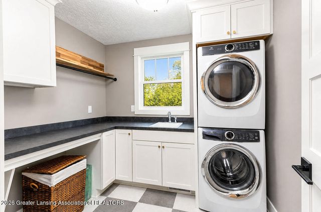 6080 Southridge Road, East Lansing, MI 48823