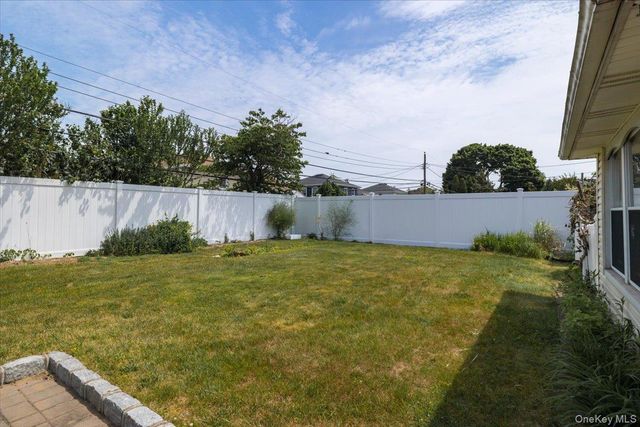 39 Grant Street, Farmingdale, NY 11735